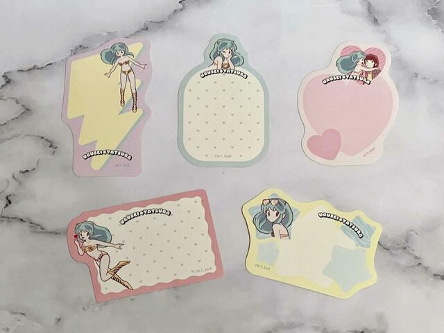 【100円ショップ×うる星やつら】5種類の絵柄がそれぞれ6枚ずつ入っています