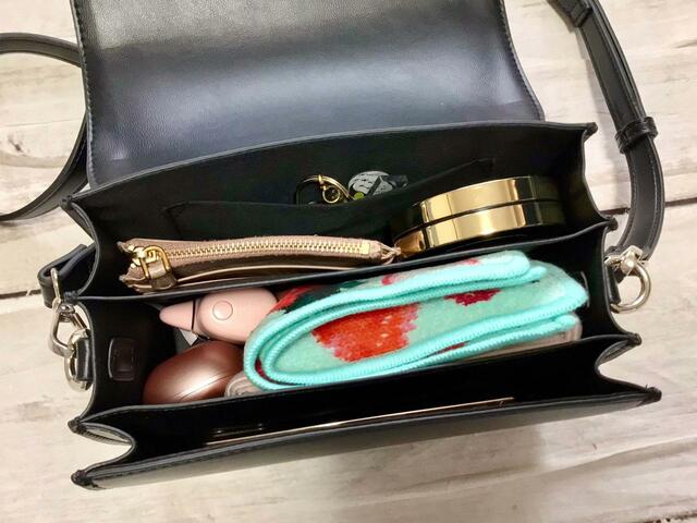 ペットボトルの代わりにコスメポーチをイン！