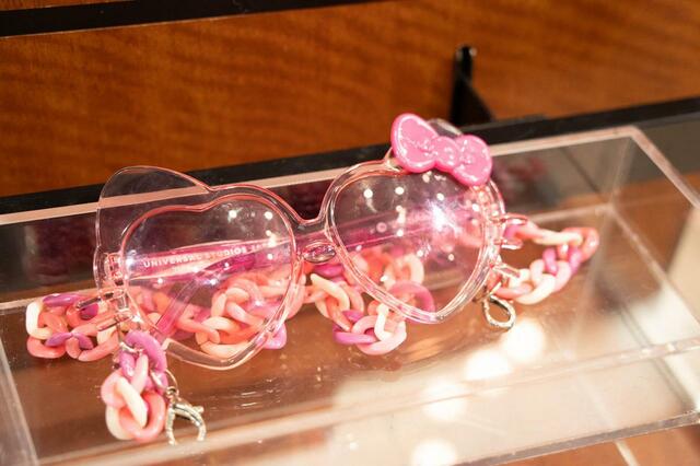 チェーン付きサングラス 3,800円|ユニバーサル・スタジオ・ジャパン夏イベント「NO LIMIT! サマー 2023」スペシャルグッズ