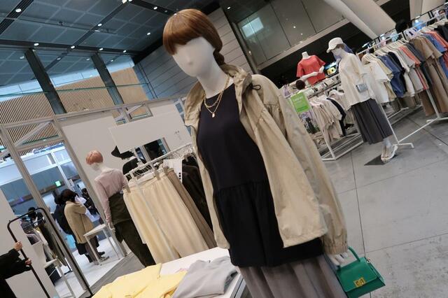 「ボリュームスリーブブラウス」コーディネート例