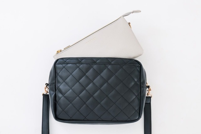 ショルダーストラップは取り外し可能で、バッグインバッグとしても使えます