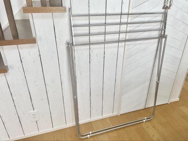 【ニトリ　平干しもできるタオルハンガー(8枚掛け SUS)】簡単に折りたためる