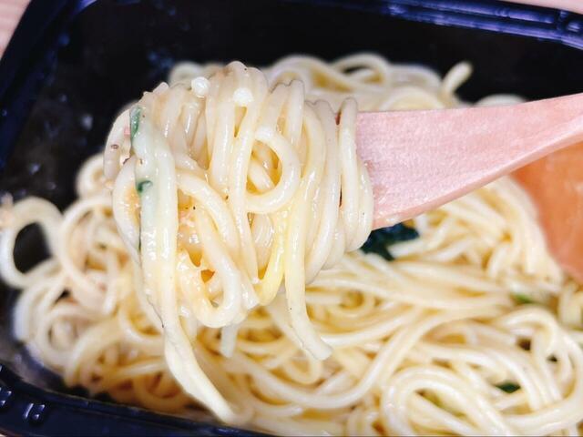 【ドン・キホーテ ヤバ盛りカルボナーラ】味噌を少し入れると和風カルボナーラに♪