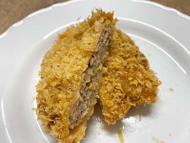 楽万コロッケ　楽万肉巻きメンチ￥500