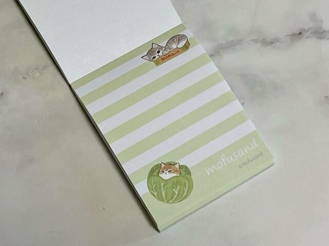 【Seria（セリア）】2つ目はダンボールに入ったにゃんことキャベツに包まれているにゃんこです♪