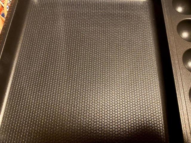 【アイリスオーヤマ　両面ホットプレート】焦げ付きにくく、火が通りやすいプレートです