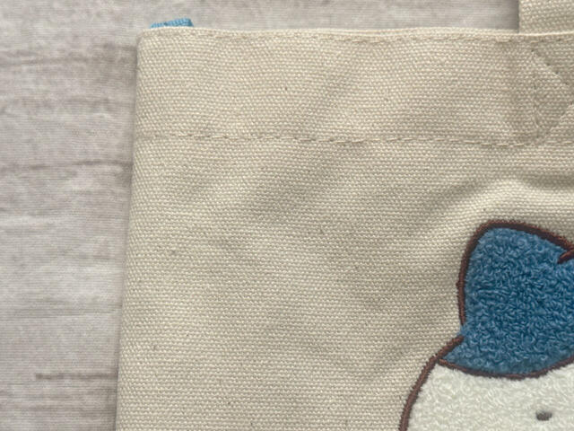 素材は綿。厚手でしっかりしたコットンキャンバス生地