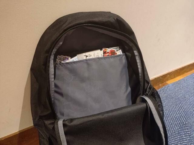 【ニューバランス Essential バックパック】容量約20L。14.5インチのノートパソコンも余裕で入ります！