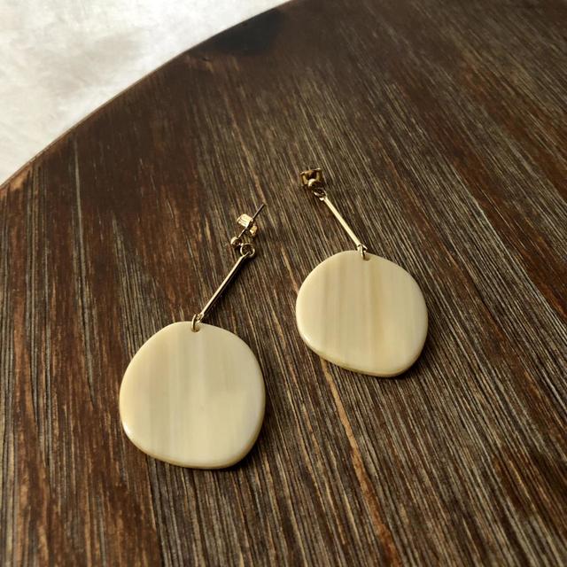 GU（ジーユー）「メタル&サークルパーツピアス+E」