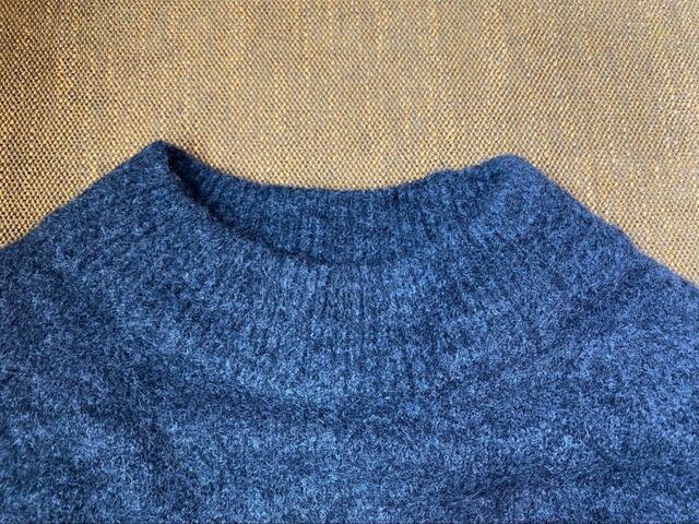 【GU　パフィータッチロングニットワンピース(長袖)】厚手なのに重すぎない生地で快適に過ごせる