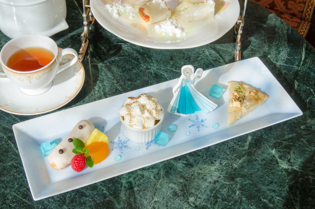 「ドリーマーズ・ラウンジ」“アナとエルサのフローズンファンタジー”アフタヌーンティーセット～エルサ～｜東京ディズニーランドホテルホテル 2016年「アナとエルサのフローズンファンタジー」
