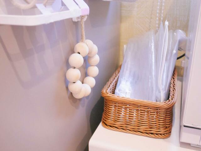 【ベルメゾン　洗えるラタン調収納バスケット  ブラウン ｜￥1,980～4,790 （税込）】ジッパー付き袋を入れてみました