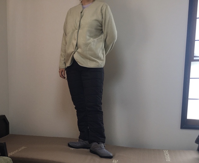 【ワークマン 高撥水キルトウォームパンツ】シンプルなトップスと合わせてもOK