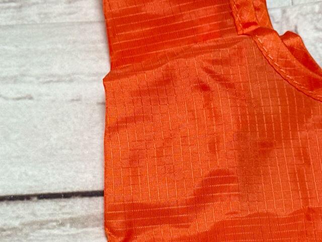 素材はポリエステル。厚手で丈夫な生地です