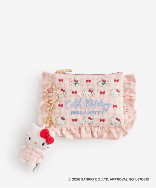 【Cath Kidston × Hello Kitty】フリルティッシュポーチ＆マスコットチャームセット Pink  8,800円／ポーチと同じ生地のワンピースを着たハローキティがかわいい！