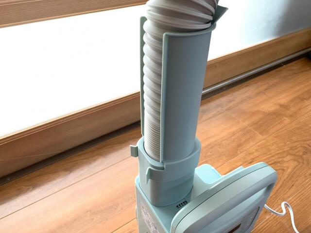 【アイリスオーヤマ ふとん乾燥機 カラリエColors FK-RC3-G】衣類乾燥時はアタッチメントを根本部分にセット