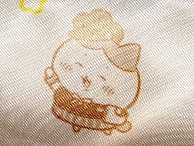 にっこり笑顔のハチワレ。お客様をお通ししているのでしょうか？かわいい〜！