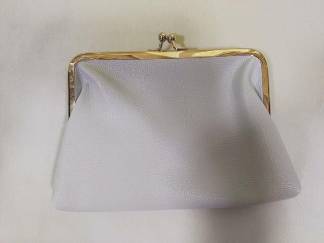 裏面はシンプルな無地