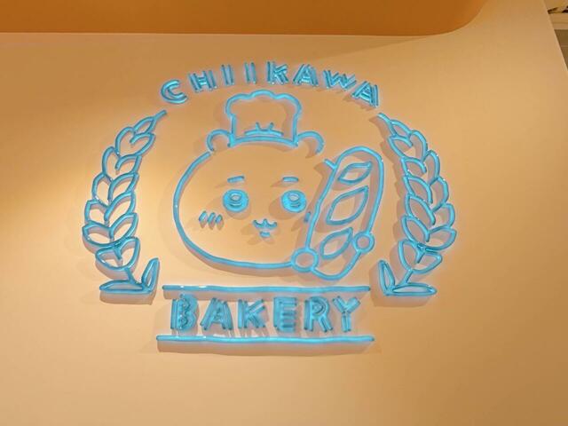 レジ横にはちいかわのネオンライトが!かわいい〜!