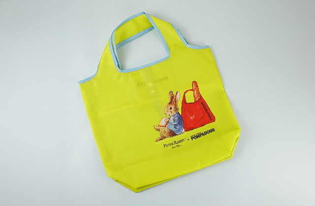 「エコバッグ ピーターラビット(TM)」<期間:2025年9月上旬〜>【ポンパドウルで「ピーターラビット(TM)」コラボグッズを発売!可愛いオリジナルアクリルキーホルダー登場!】