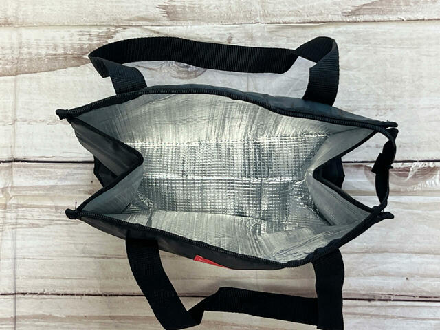 毎日の買い物や週末の買い出しにぴったりなマチ広＆大きめの保冷バッグ