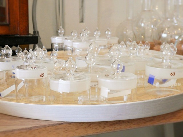 清澄白河『リカシツ』／秤量瓶を横から見ると…