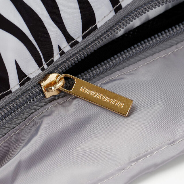 【紀ノ国屋 まとまる保冷バッグS】嬉しいファスナー付き！引き手は「KINOKUNIYA」の刻印入り♪