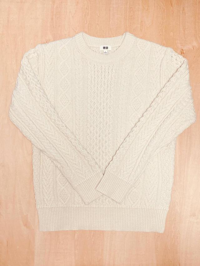 【UNIQLO（ユニクロ）】ライトウェイトローゲージアランクルーセーター／税込3,990円