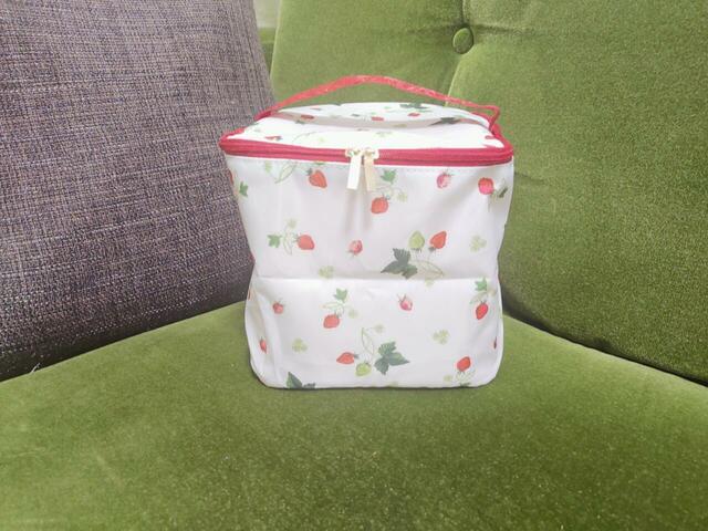 収納するときは、なるべく大きめのコスメを数点入れておくと◎