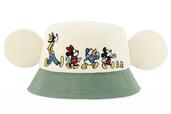 ベビー帽子 3,200円｜東京ディズニーリゾート 満面のスマイルのミッキーたちがデザインされたグッズ｜販売店舗：東京ディズニーランド「グランドエンポーリアム」、東京ディズニーシー「フィガロズ・クロージアー」｜発売日：2024年4月25日（木）