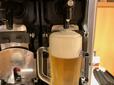 【しゃぶ葉　しゃぶしゃぶ・寿司食べ放題　牛2種&豚コース】ビールサーバーは自動で泡の比率を完璧に整えて提供してくれます