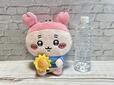 【エニマイくじ ちいかわ~ちいかわと夏の思い出~】「9.ぬいぐるみ(古本屋)」サイズは約全長22cm。抱っこするのにも飾るのにもちょうどいい大きさ