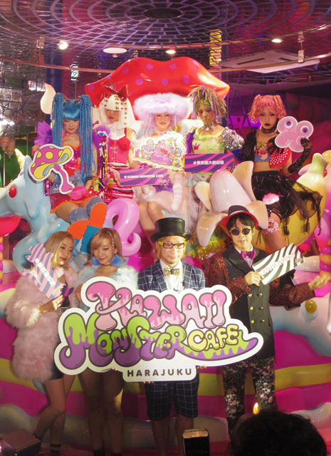 記者発表での写真