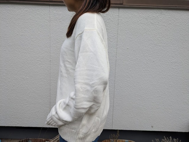 【ファミリーマート コットンカーディガン】テロッとした素材感で身体にフィットするため、オーバーサイズでも着太りしないのが嬉しい!