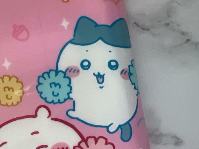 ハチワレのかわいい声が聞こえてきそう♪