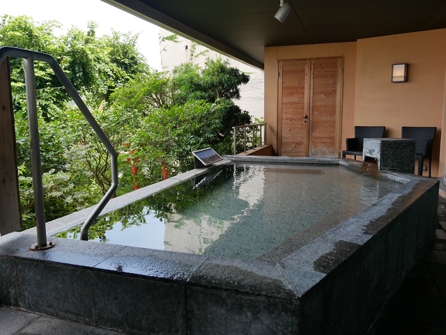 『ゆるかの湯』の露天風呂