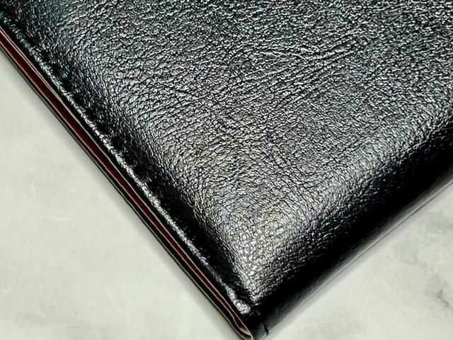 リアルレザーと見紛うほどのリッチなPVC合皮生地