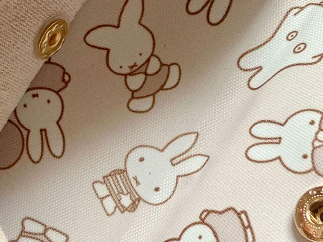 お腹を抑えているミッフィーが、最も古い1955年のミッフィーです