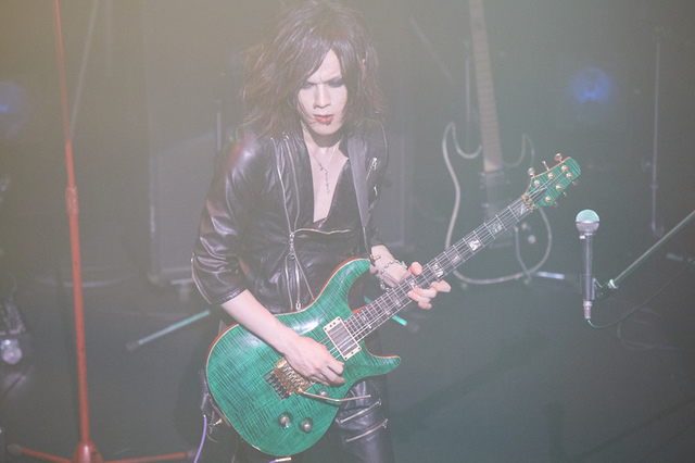 THE BLACK SWAN　樹