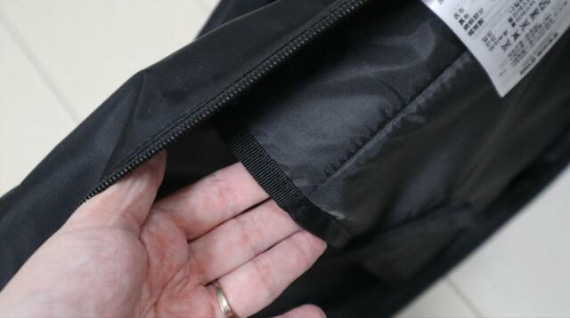 【無印良品 肩の負担を軽くする撥水ナイロンビジネスリュックサック】内ポケットは意外にマチがあり、厚手のファイルなどを入れても安定しそう