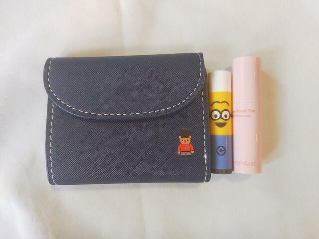 サイズはリップクリームくらい『MonoMax（モノマックス）』2023年9月号付録【バッキンガムベア for マッキントッシュフィロソフィー 大容量ミニ財布】