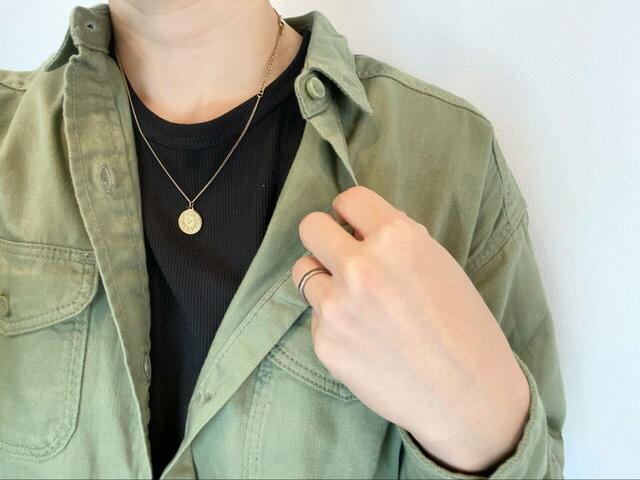 【AMERICAN HOLIC Wポケットシャツワンピース】ゆったりだけどダボつかないシルエットが特徴的！重ね着すれば長いシーズン活躍します◎