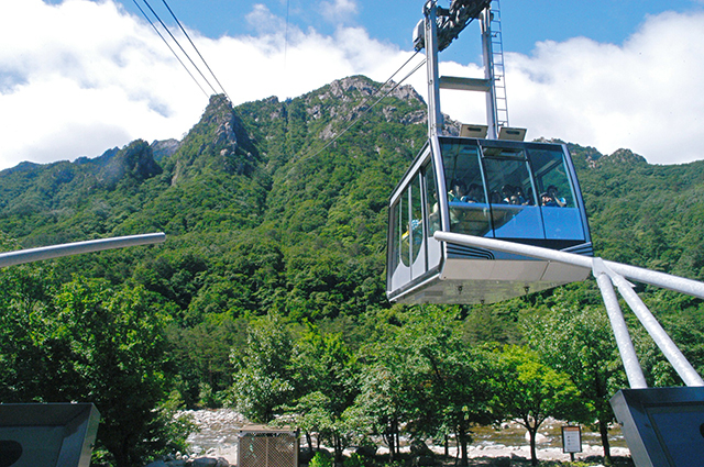 雪岳山ロープウェイ　写真提供：江原道、韓国観光公社