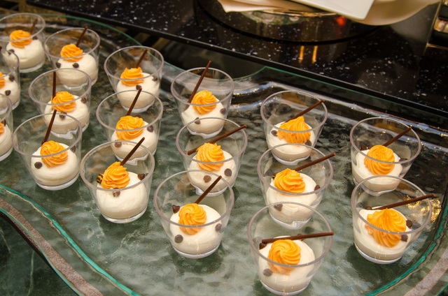 「シャーウッドガーデン・レストラン」ディナーブッフェ 豆乳ムースとキャロットクリーム｜東京ディズニーランドホテル 2016年「アナとエルサのフローズンファンタジー」