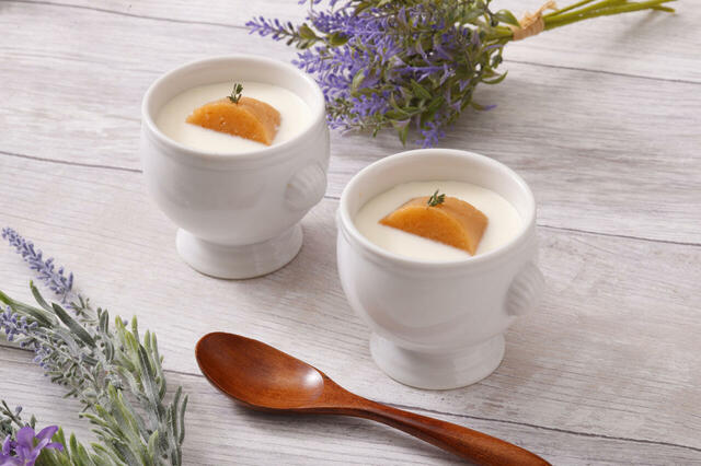 「蟹味噌のフランを添えたスープ」＜期間：2026年4月1日～6月30日＞【【インターコンチネンタル 東京ベイ】握りたて寿司やズワイ蟹、海鮮丼も！北海道の美食を堪能できるランチ＆ディナーブッフェ開催！】