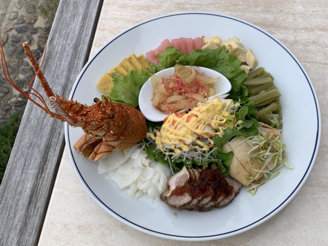 前菜は冷菜の盛り合わせ