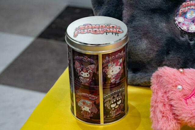 PUROMONSTERSCRAMBLE 缶入り麦チョコ1,620円（税込）
