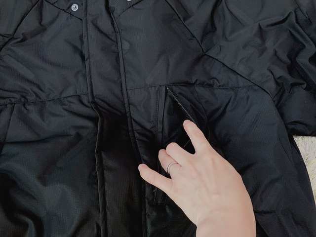 【ワークマン 洗えるフュージョンダウンシームレスワークジャンパー】ポケット満載で使いやすい