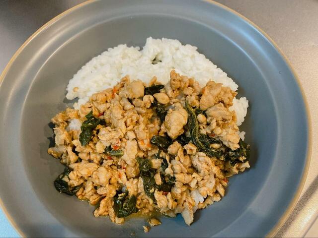 【トップバリュ　おうちで楽しむCafeごはん】たっぷりの香辛料と鶏そぼろ