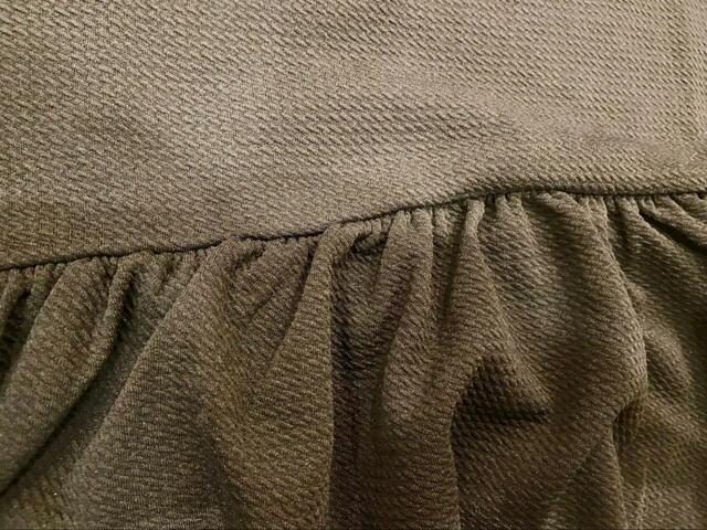 【coca エンボス加工 Aラインワンピース 】胸元部分は切り替え仕様。たっぷりギャザーがかわいい♪